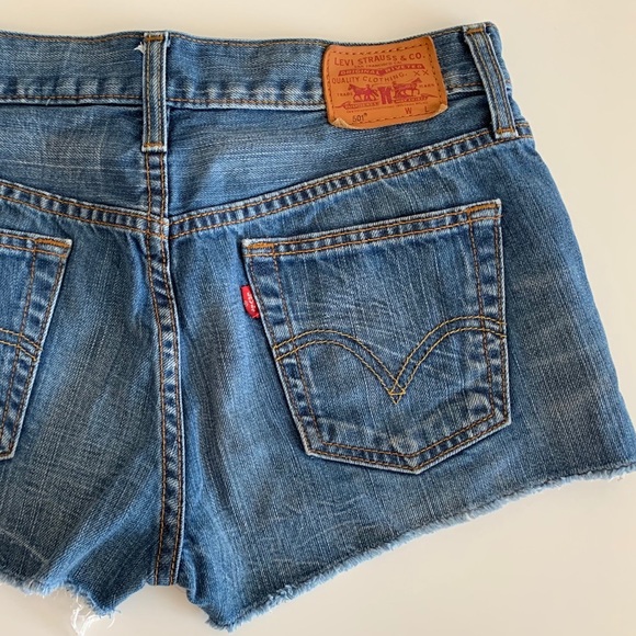 Levi's Pants - 🔻PRICE DROP🔻 Levi’s 501 Shorts